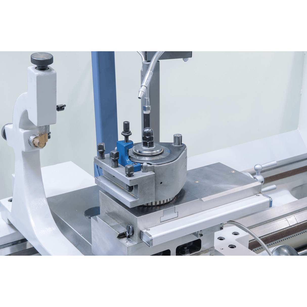 Industrial lathe Bernardo Goliath 660 x 1,500 with 3-axis DRO ES-12 V - distance between centers 1500 mm, Ø 660 mm over bed, spindle bore Ø 105 mm D1-8, 9 kW motor with CE magnetic brake, weight 3,630 kg