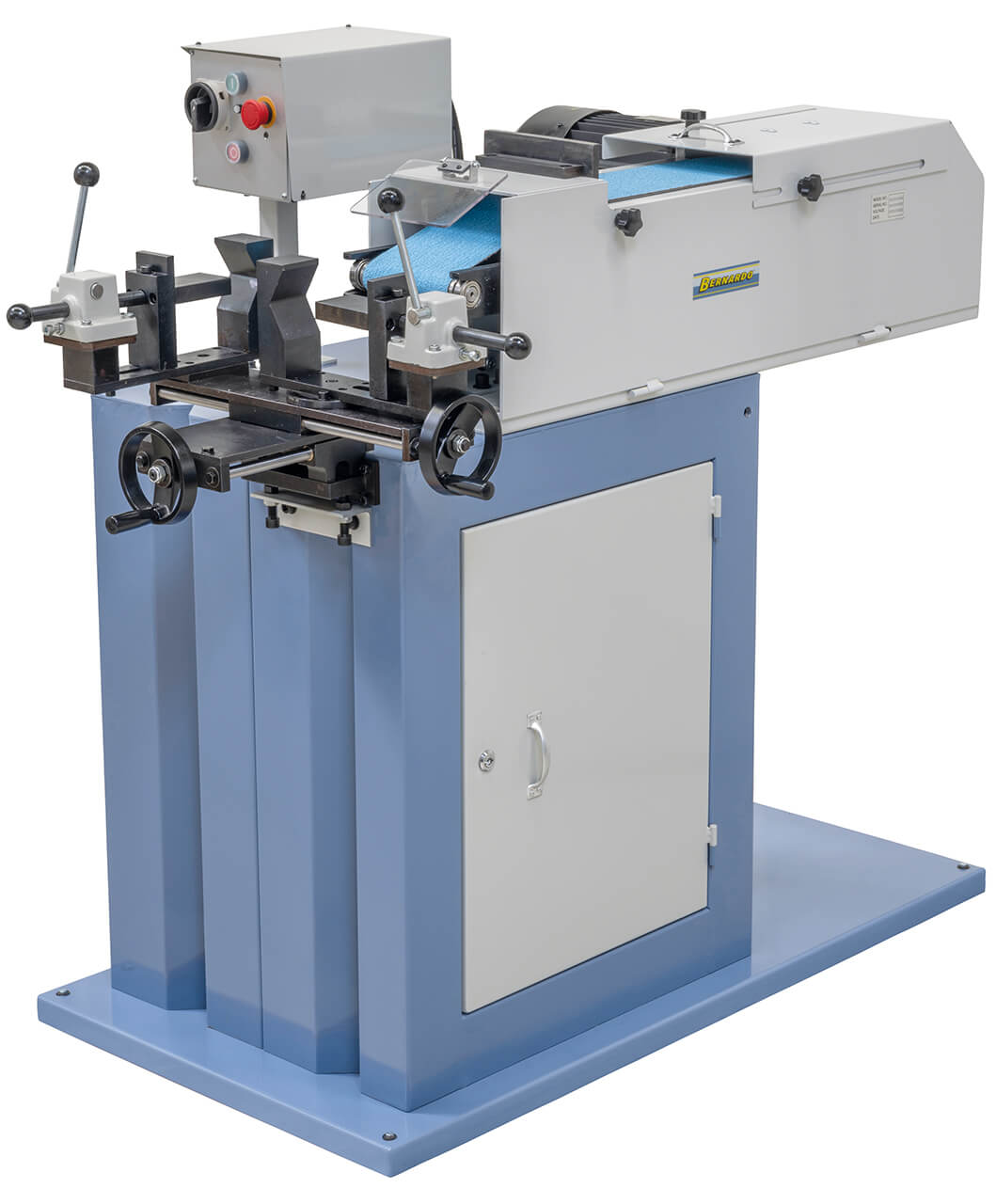 Smerigliatrice a nastro Bernardo KBR 150 x 2000 con dispositivo per tubi Ø 35–145 mm, nastro 150 x 2000 mm e regolazione angolare 30°–90°.