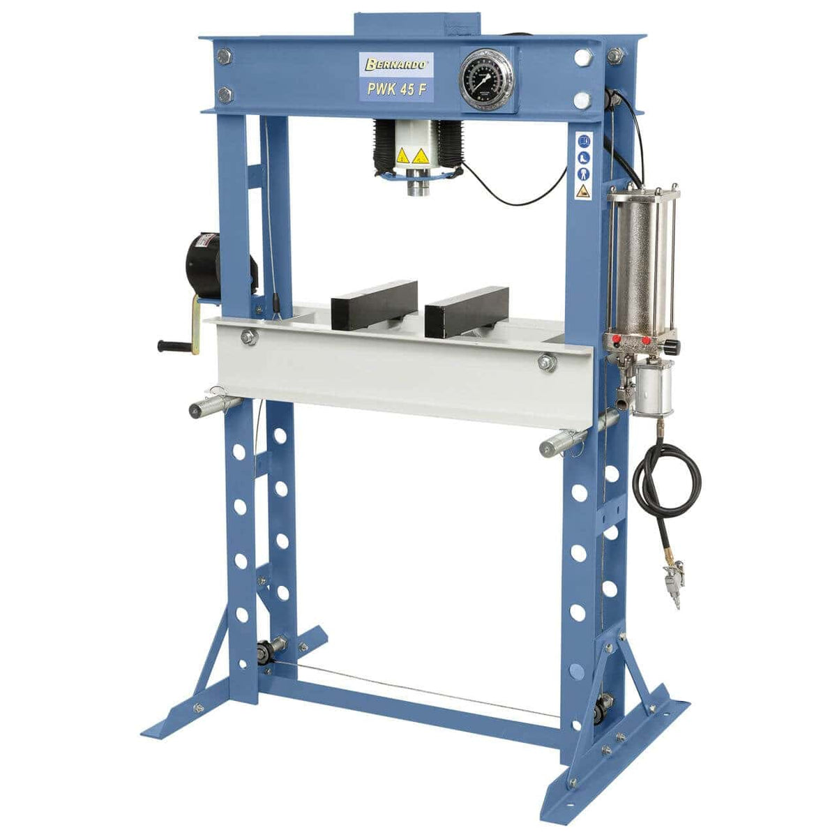 Pressa pneumatica Bernardo PWK 45 F con piano regolabile a verricello e manometro, ideale per officine e reparti manutenzione.