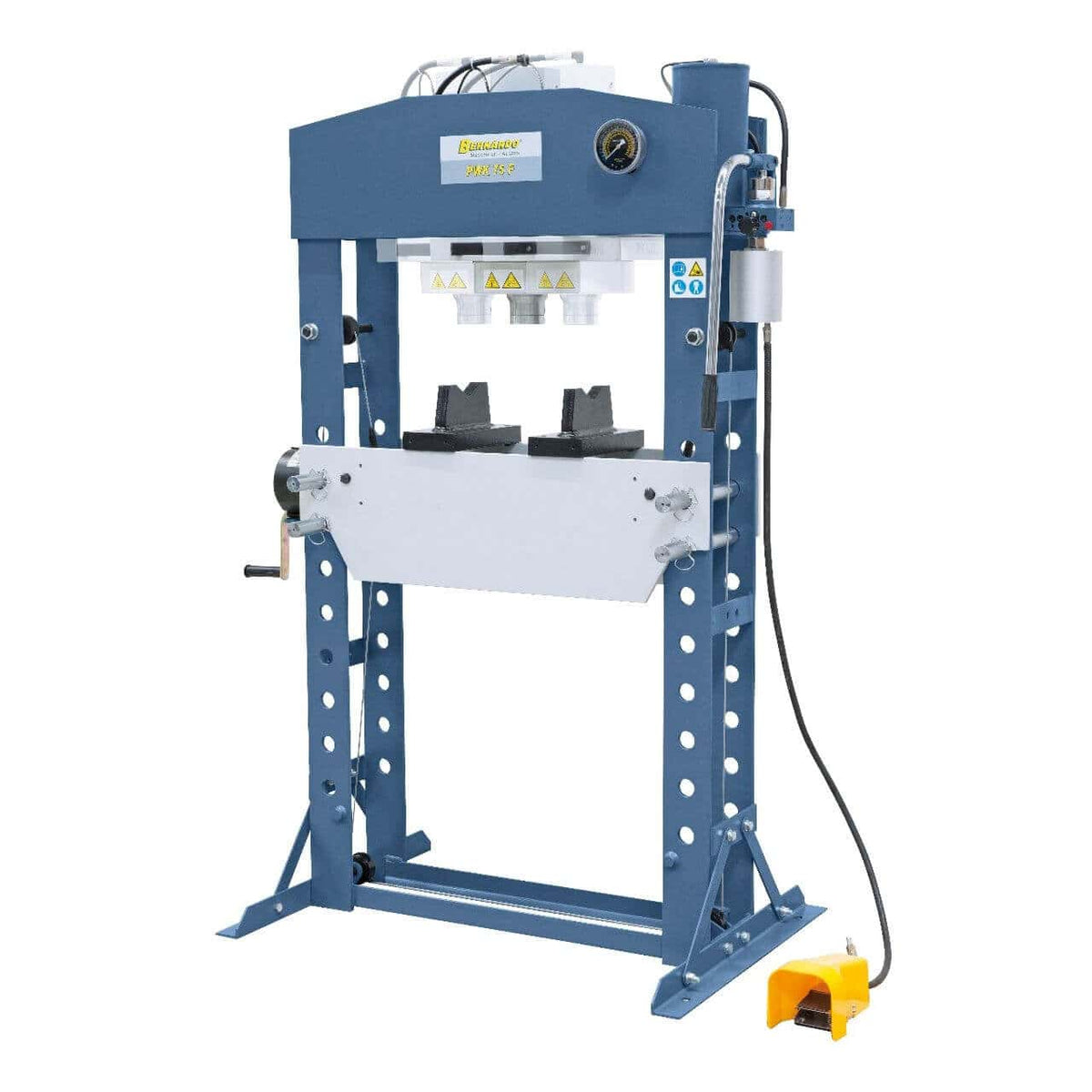 Pressa pneumatica Bernardo PWK 75 F con pedale, verricello e cilindro traslabile, robusta e potente per officine e reparti industriali.