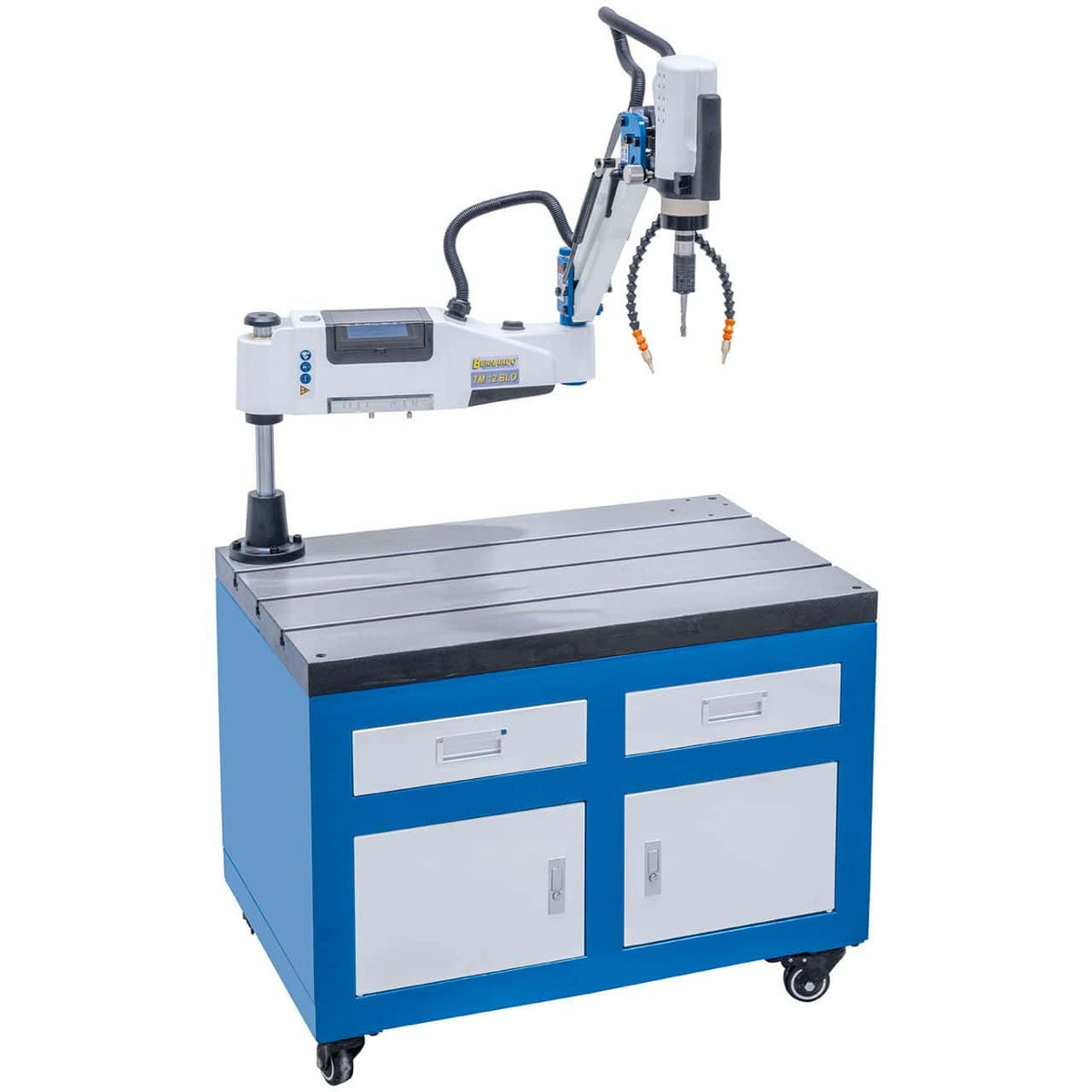 Filettatrice elettrica Bernardo TM 12 BLO / R 1100 con braccio orientabile R1100, touchscreen e sistema di micro-spruzzo per maschiature rapide e precise.