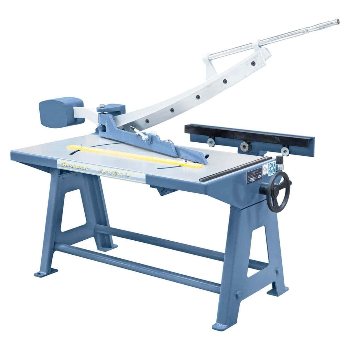 Cesoia manuale a leva Bernardo HLS 1050 x 1,5 con ampio piano di lavoro e arresto posteriore regolabile, ideale per tagli precisi su lamiere fino a 1,5 mm.