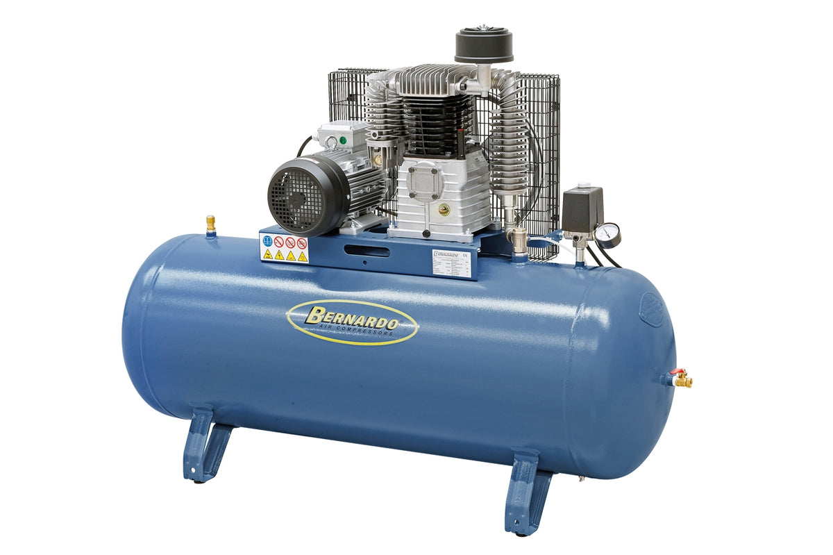Compressore stazionario Bernardo AC35/270/600/D con serbatoio da 270 litri, doppio stadio e motore da 5,5 HP, progettato per uso professionale e continuo.