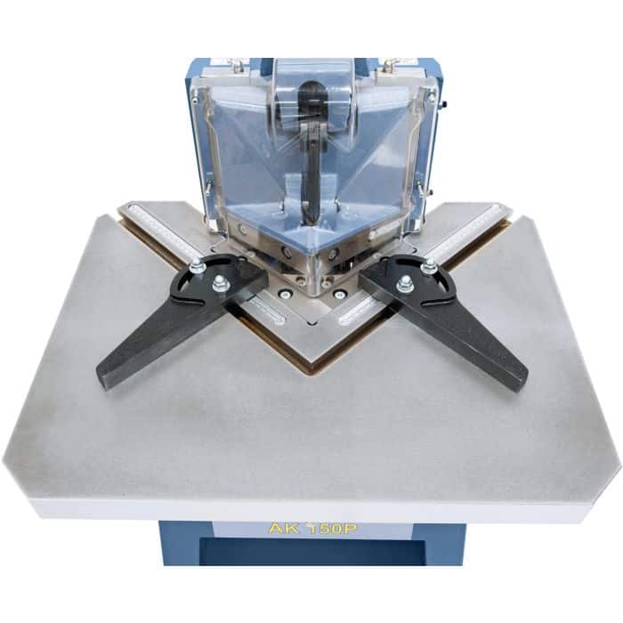 Scantonatrice pneumatica per lamiera