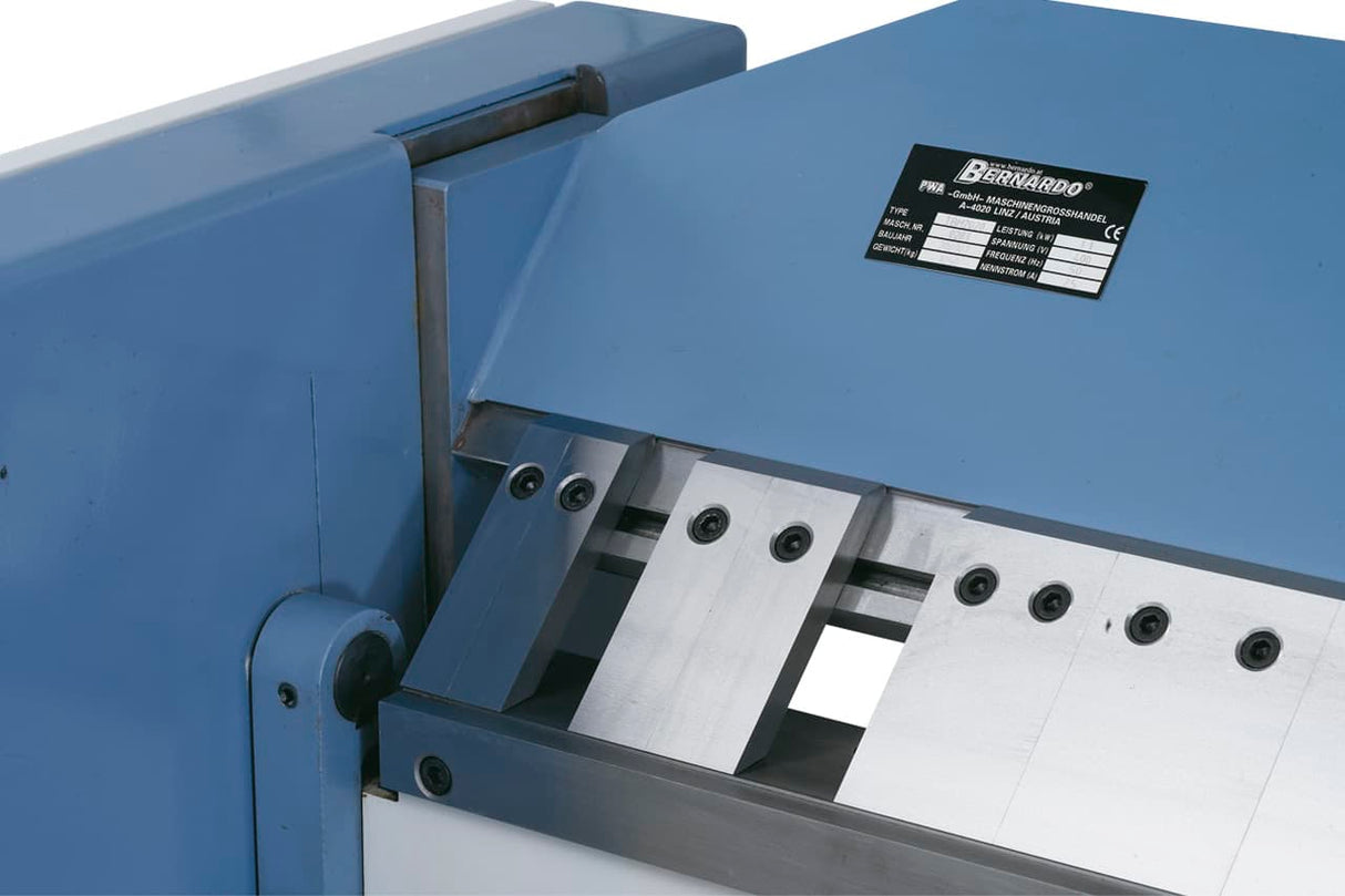 Bernardo TBM 2020 – Motorised folding machine with segmented blade 2020 mm