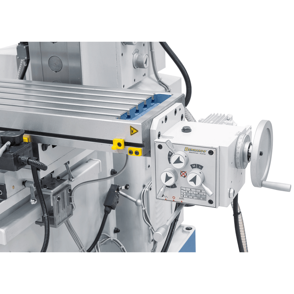 Bernardo UWF 90-1270 Universal Milling Machine – ISO 40, dual spindle, 1,270×280 mm table, 0.85/1.5 kW vertical motor, 3-axis DRO