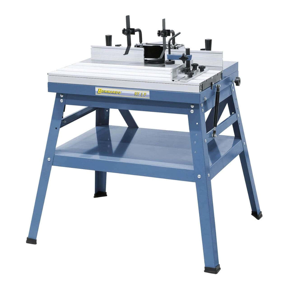 Banco fresatrice Bernardo RT 3 F con piano 785 x 505 mm, tavola inclinabile 0–45°, tavola scorrevole e accessori di sicurezza inclusi.