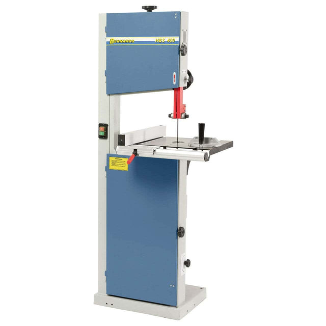 Sega a nastro per legno Bernardo HBS 400 con capacità di taglio 380 × 220 mm, rotelle in ghisa e motore 1,5 kW.