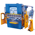 Bernardo AKPL 1300 x 30, pressa piegatrice idraulica da 30 tonnellate con CNC E21S, utensili inclusi e protezioni di sicurezza.