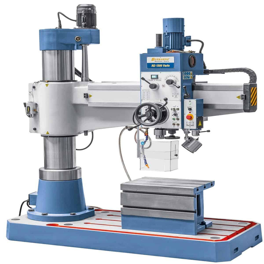 Trapano radiale Bernardo RD 1300 x 40 Vario con capacità di foratura Ø 40 mm, filettatura fino a M40, corsa braccio da 1000 mm e serraggi idraulici indipendenti.