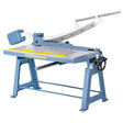 Cesoia manuale a leva Bernardo HLS 1050 x 2,0 con basamento in ghisa e arresto regolabile, ideale per tagliare lamiere fino a 2,0 mm di spessore.