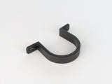 Clip a parete Record Power CVA250-50-109 progettata per fissare in modo stabile e ordinato tubazioni di aspirazione da 2,5″ all’interno dell’officina.