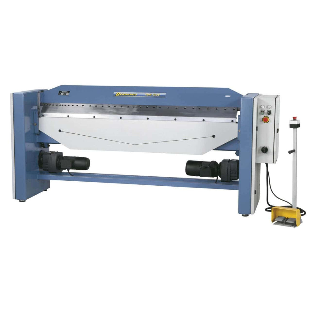 Piegatrice Bernardo TBM 3020 con lama segmentata e comando motorizzato, ideale per piegature precise fino a 3020 mm e 1 mm di spessore.