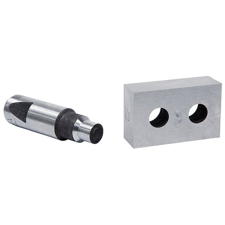 Punzone da 14 mm installato su PBS 22 LS per eseguire forature precise su metallo in officina.