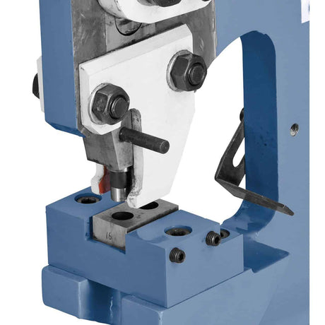 Punzone da 9 mm installato su PBS 22 LS per eseguire forature precise su metallo in officina.