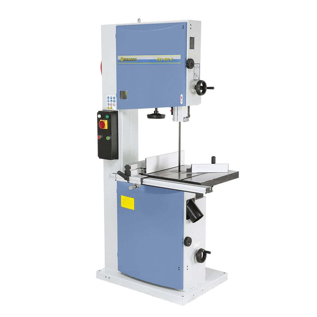Vista completa della HBS 500 N con piano inclinato, guida laterale montata e pulsanti di comando accessibili frontalmente. Pensata per tagli intensivi e lavorazioni professionali.