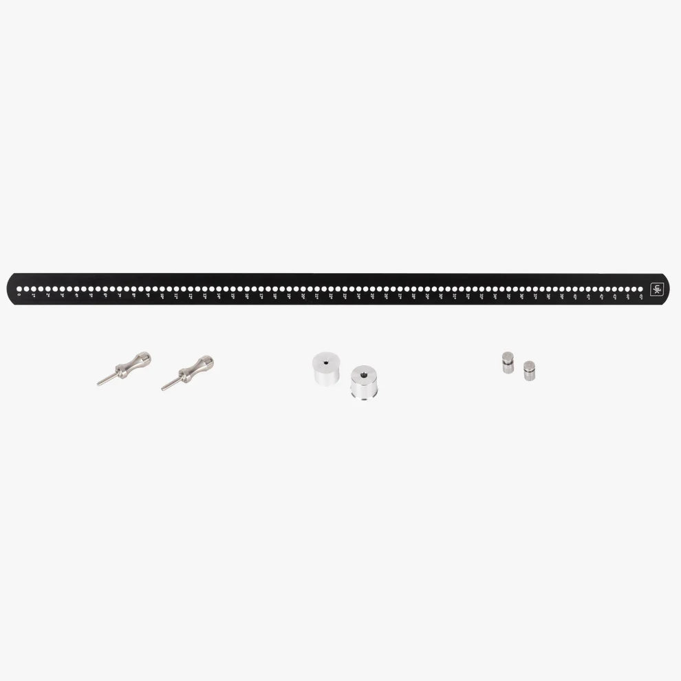 Goniometro UJK Parf Protractor in alluminio anodizzato nero con scala graduata, 2 spine di posizionamento, 2 guide di foratura e 2 spine da banco da 20 mm in acciaio inox